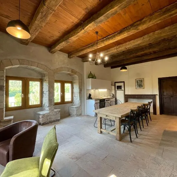 Chateau de Latour sur Sorgue, hotel v destinaci Latour