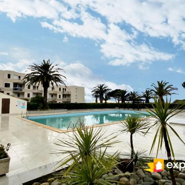Studio 4 couchages piscine , plage , vue canigou, hotel in Saint-Cyprien