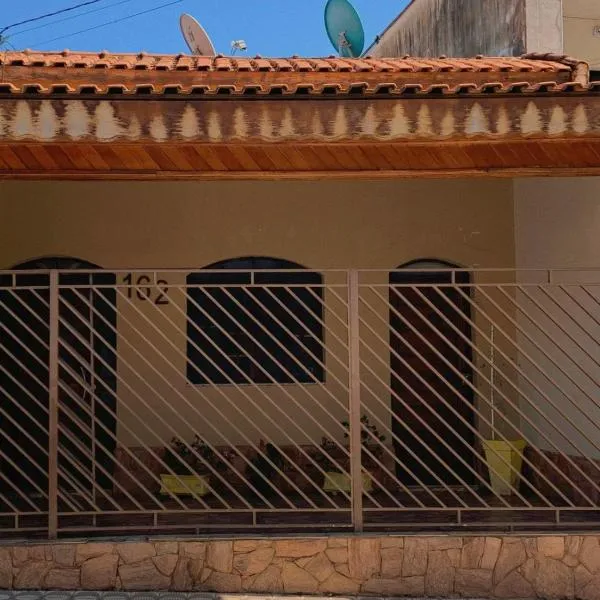 Casa Completa com 03 quartos a um quarteirão da Basílica Nacional, hotel v destinaci Aparecida