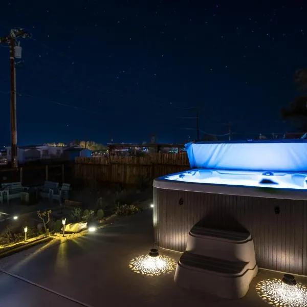 Desert Twilight 29 - Hot Tub & EV Charger, hótel í Old Dale