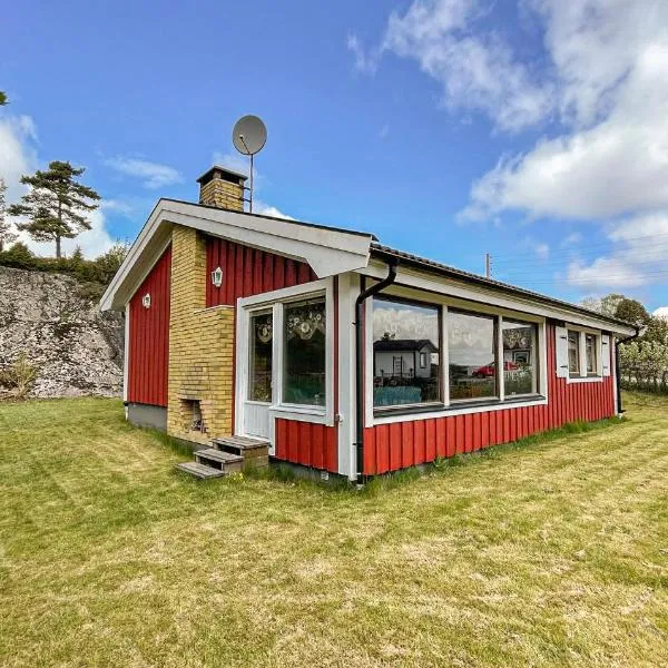 Amazing Home In Höviksnäs With Kitchen, hotel in Höviksnäs