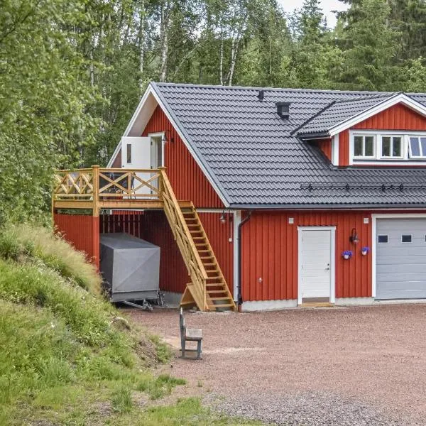 2 Bedroom Cozy Apartment In Årjäng, hotel v destinaci Årjäng