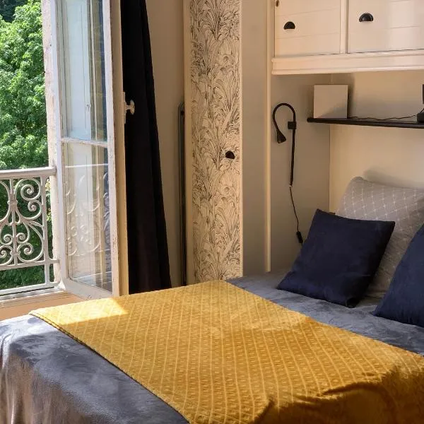 PYRENE HOLIDAYS 3 étoiles lumineux dans immeuble atypique proche des thermes et des Pyrénées, hotel Capvernben