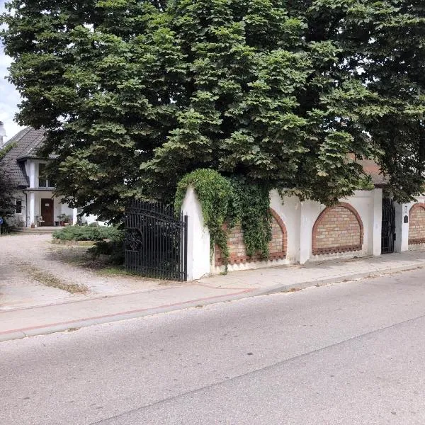 Dworek Rogowo, hotel Choroszczban
