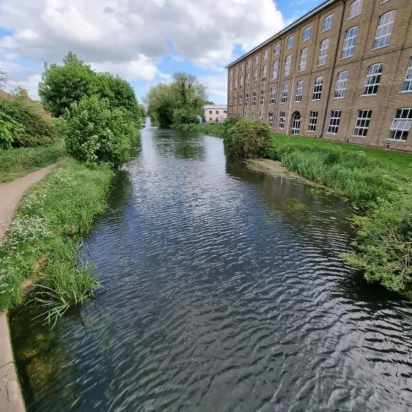 Canal Side Retreat - 2 Bedroom Apartment, hotel in Great Totham