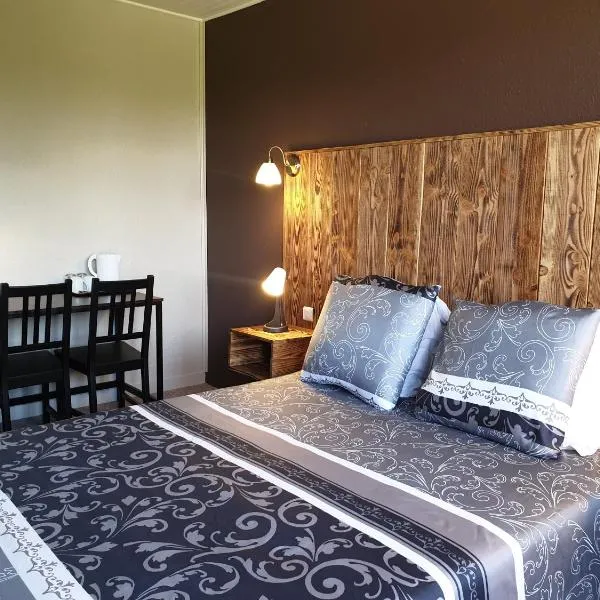 Auberge du Bois de l'étang - Motel les Tilleuls, hotel v destinaci Peyrat-le-Château
