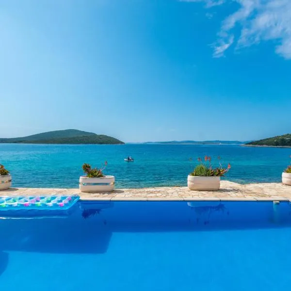 Bungalows with pool Dream of Kornati, hotel v destinaci Mali Pašman