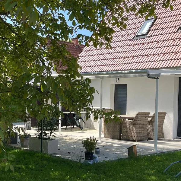 Haus mit Garten Familie Pabst, מלון במריה לנקוביץ