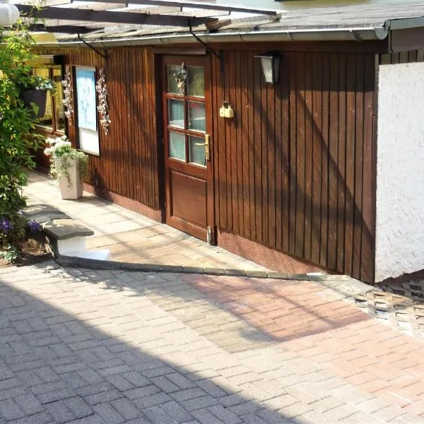 Ferienhaus Weingart, hotelli kohteessa Finsterbergen