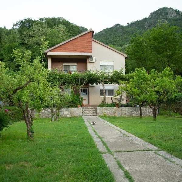 Flamingo, hotel v destinaci Virpazar