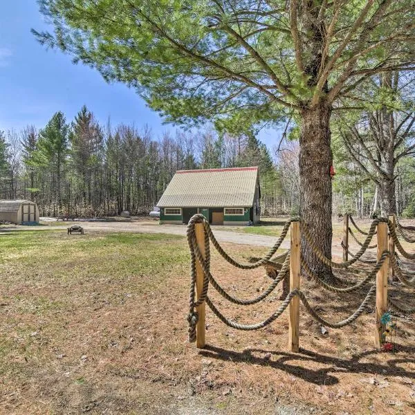 6 Mi to Shingleton Manistique Home with Yard!, hotel v destinaci Manistique