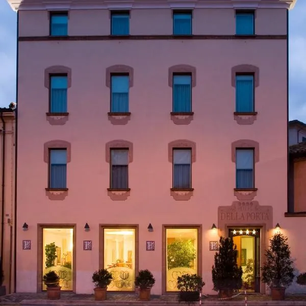 Hotel Della Porta, hotel em Santarcangelo di Romagna