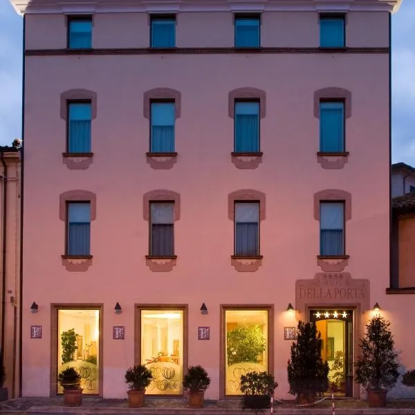 Hotel Della Porta, hotel v destinaci Santarcangelo di Romagna