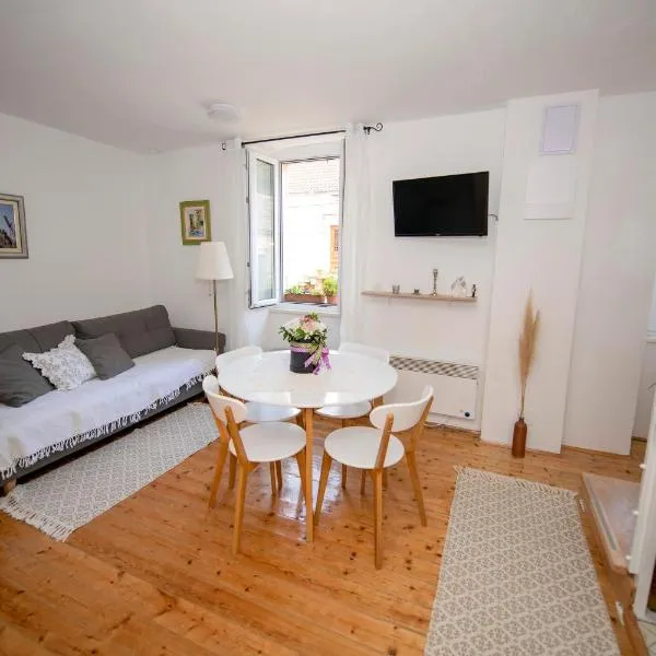 Beachfront Studio AndriNa，維斯的飯店