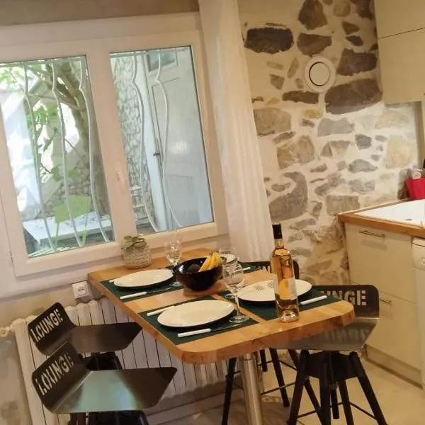 LE COSY Joli F2 proche gare, Arénes avec terrasse privée, hotel in Nîmes