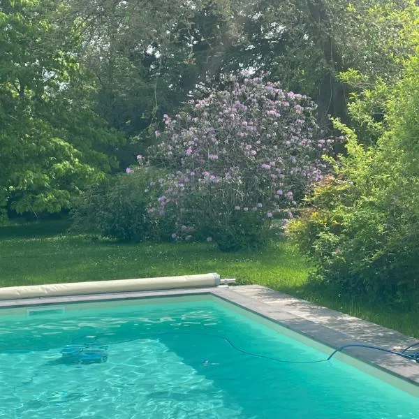 VILLA MURA gite luxe avec piscine et spa campagne et grand air nouvelle Aquitaine Corrèze, hotel Neuvic városában