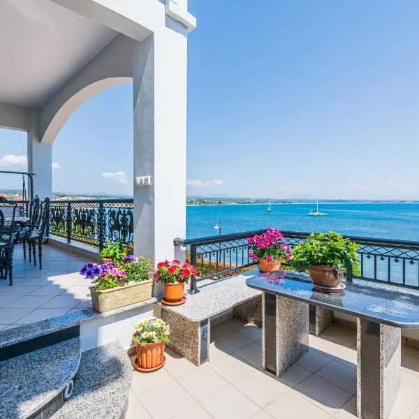 Bay View House, hotel u gradu Petalidi