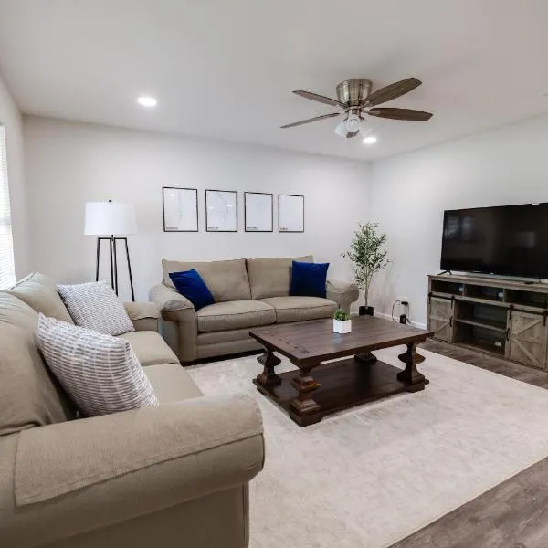 Trailside Townhouse - Close to Downtown & Bike Trails, hotel v destinaci Bentonville