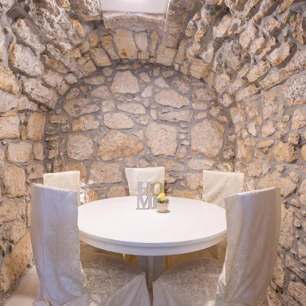 Apartment Tina: Vrh şehrinde bir otel