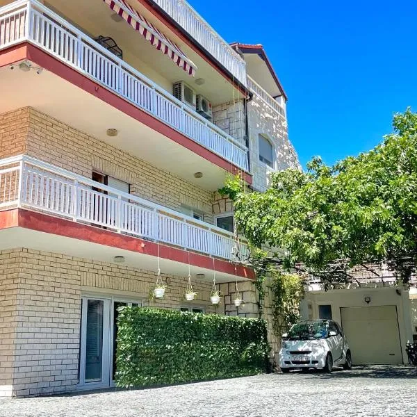 Apartments Neven, hotel v Omiši