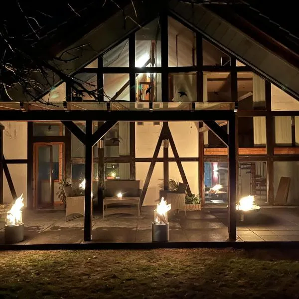 Traumscheune mit Pool, Kamin und privatem Spa, hotel v destinaci Linnich