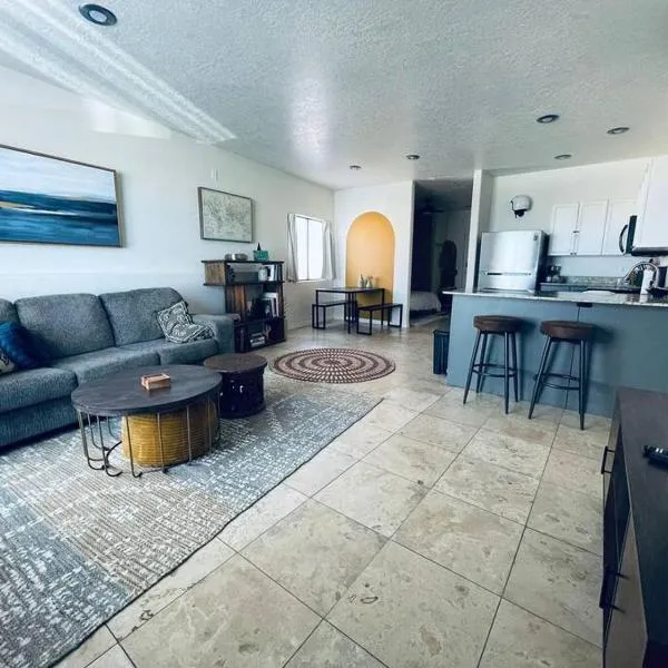 Pet Friendly! Private retreat in Nob Hill, hotel v destinaci Albuquerque