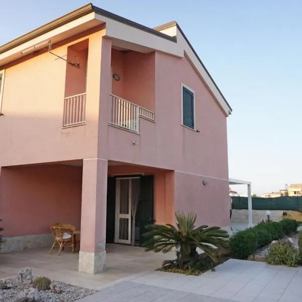 Holiday House Villa AleGiù Marzamemi, hotel a Reitani