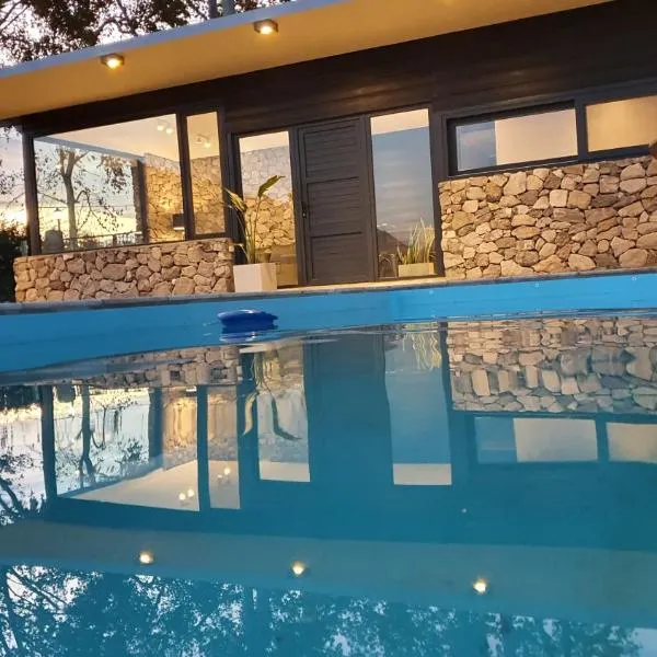 Casa de Piedra, ξενοδοχείο σε Zonda