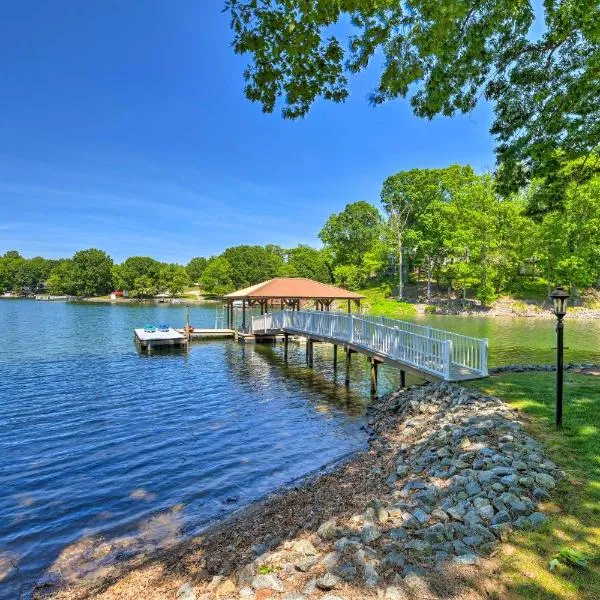 Lake Norman Retreat with Dock about 1 Mi to Marina!, hotel in Mooresville