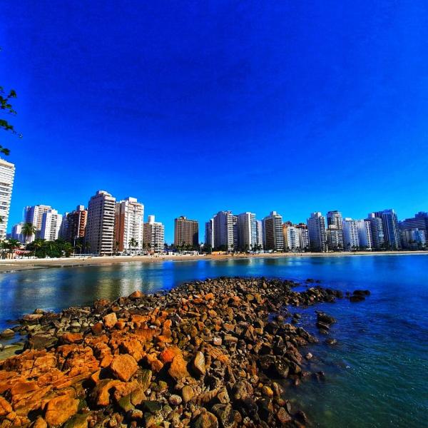 Suíte 300 Pitangueiras - na quadra da praia