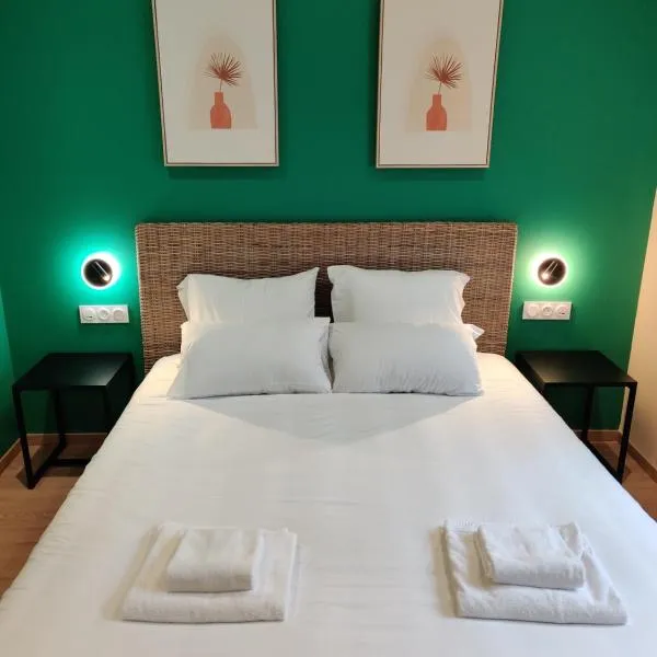 Hôtel de la Tour, hotel v destinácii La Tour-du-Pin