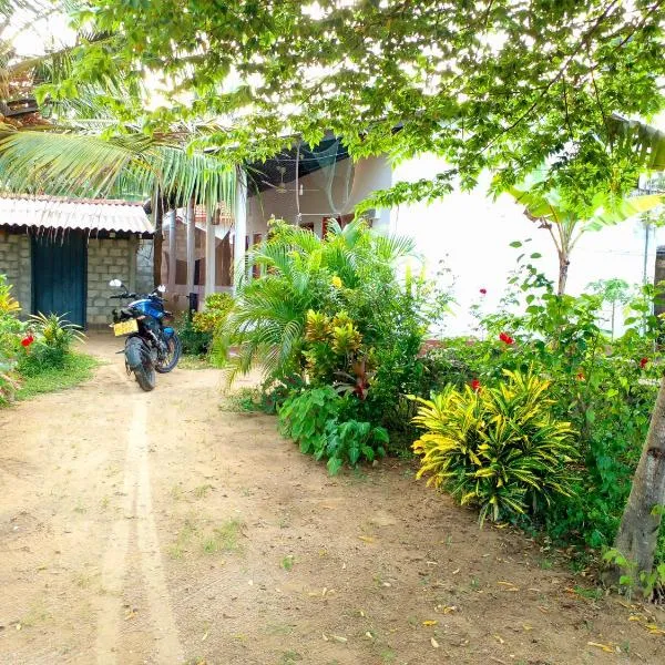 U new guest house, hotel v destinaci Nilaveli