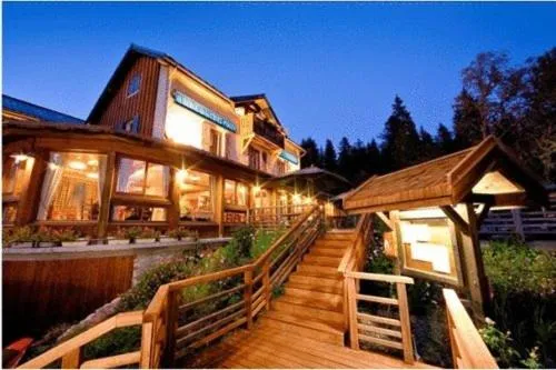 Auberge De La Croix Perrin – hotel w mieście Lans-en-Vercors