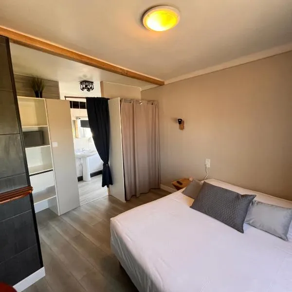 Hôtel des îles, hotel v destinácii Theix