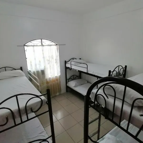 Two-Hearts Dormitory, hotel di Dagupan