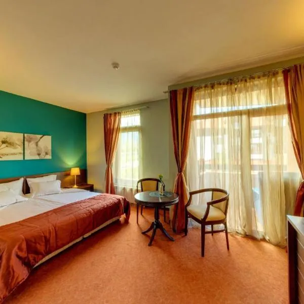 Hotel FAMIL - adults only, מלון בבנסקו