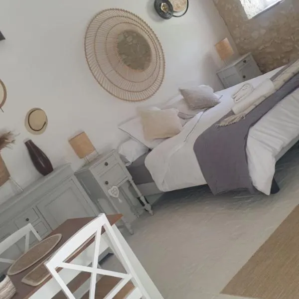 Chambre Lily - Au Clos de Parranquet, hotel di Parranquet