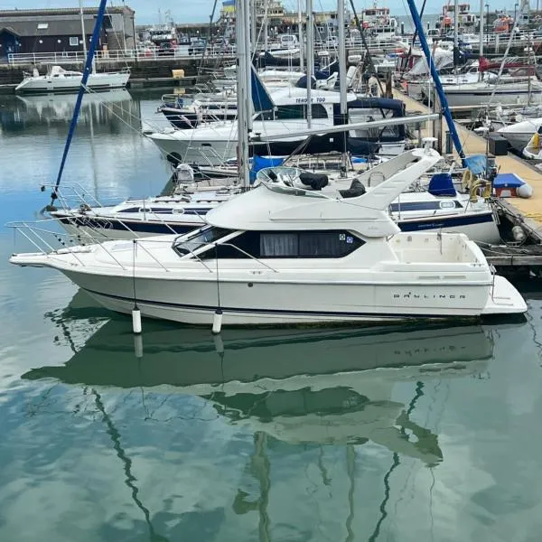 Beautiful 4 Berth Boat on the Isle of Wight, hotel din Newport