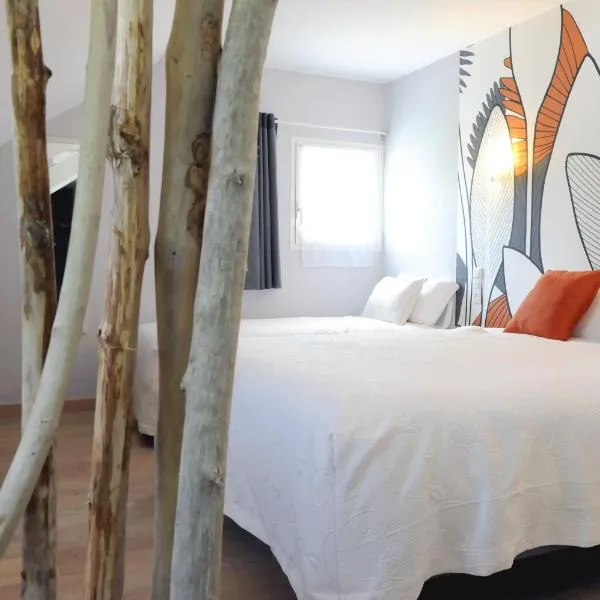 Logis Hôtel L'Ayguelade, hotel v destinaci Bielle