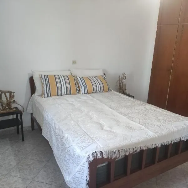 Despoina SEASIDE APARTMENT AGIOS KONSTANTINOS SAMOS, hotelli kohteessa Ágios Konstantínos