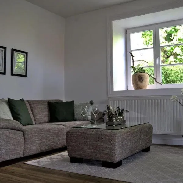 Apartment in ruhiger Wohnlage Sie sind in 3 Minuten am Trebbower See oder in 30 Minuten an der Ostsee, hotel em Klein Trebbow