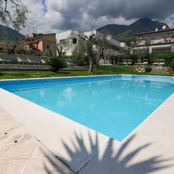 Borgo degli Ulivi Residence di Olympic Garda Lake, hotel v destinaci Toscolano Maderno