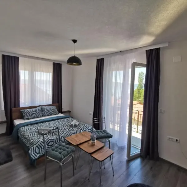 GOPO Guesthouse Elshani, hotel em Oteševo