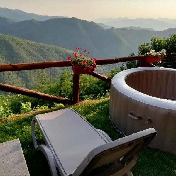 Home Holidays Crasciana, con terrazza vista sulle Alpi Apuane., hotell i Crasciana