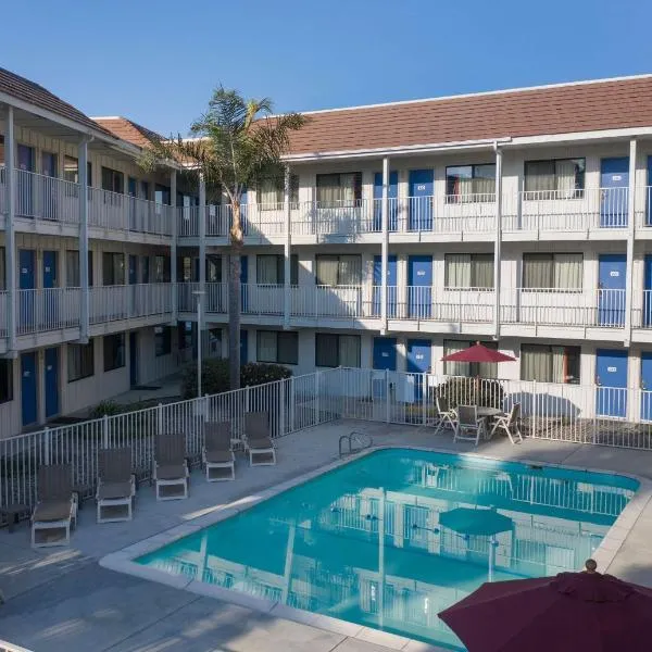 Motel 6-Carpinteria, CA - Santa Barbara - North, hotel v destinaci Carpinteria