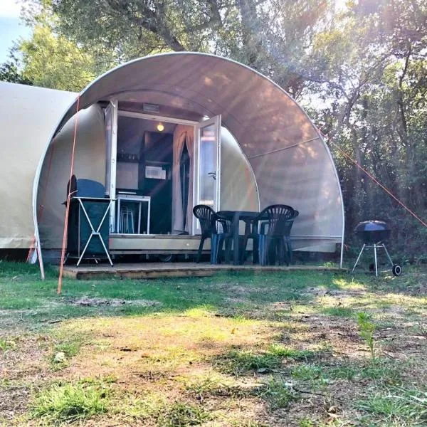 Les Insolites du Brochet, hotel u gradu Péronne