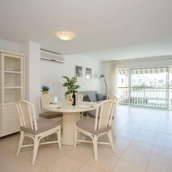 Casa Cartago, hotel v destinaci Empuriabrava