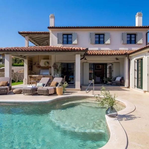 Villa Leucolea with pool, hotel v destinaci Cres