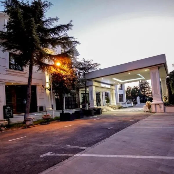 Univers Resort, hotel a Elbasan