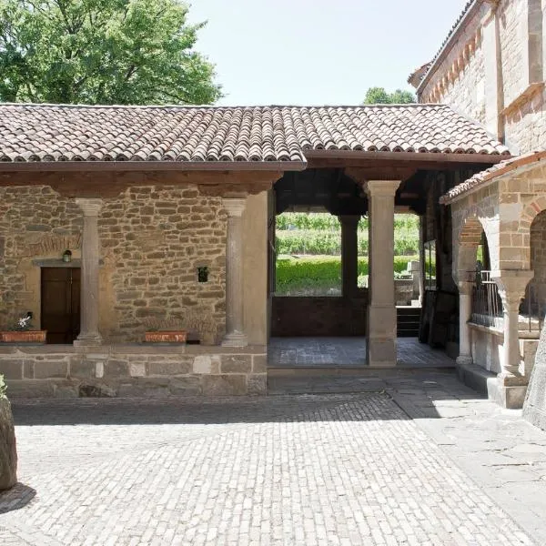 Historical House Medieval Abbey - Al Chiostro, hotel v destinaci Sotto il Monte